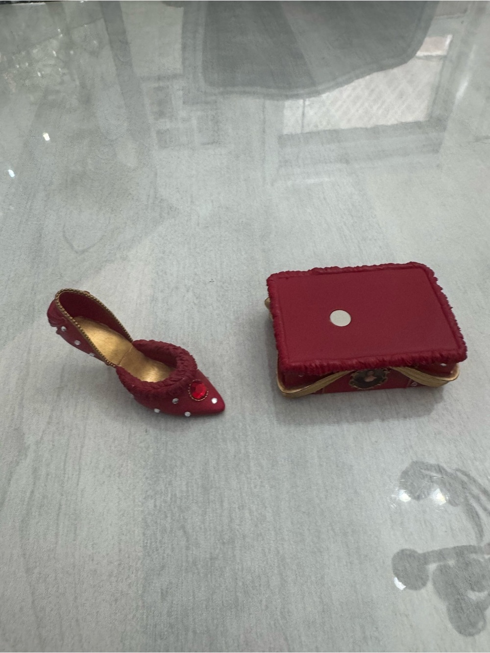 The Hamilton Collection Gone with the Wind In Step with Scarlett Shoe Figurine - Picture 2 of 9